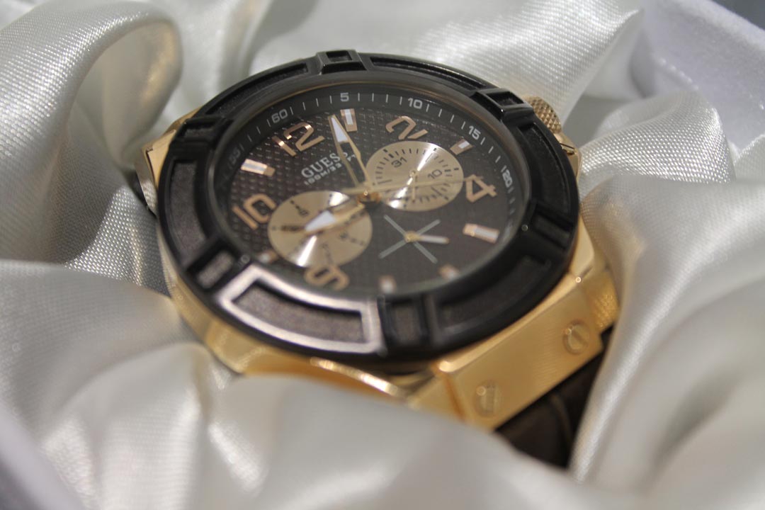 gold-black-watch